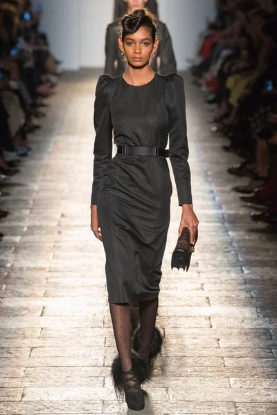 Look 32